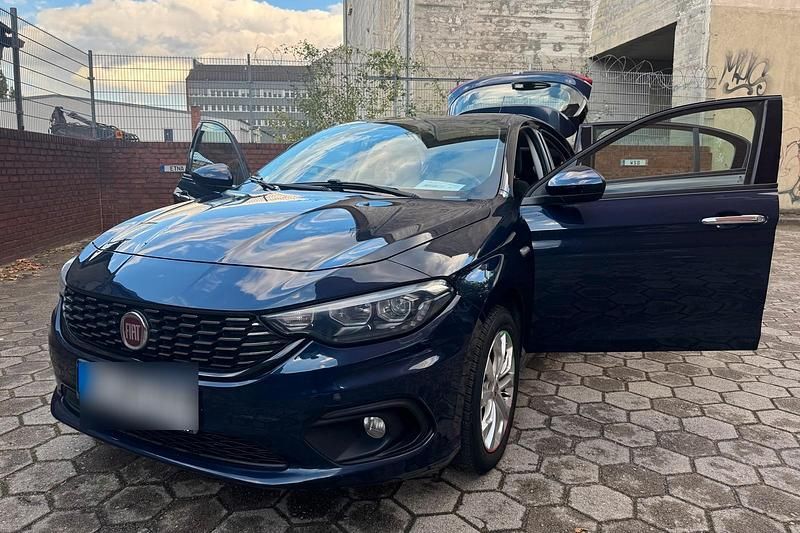 Blau Gebraucht 2018 Fiat Tipo Limousine | 8.300 € (Guter Preis) - Bild 1/4
