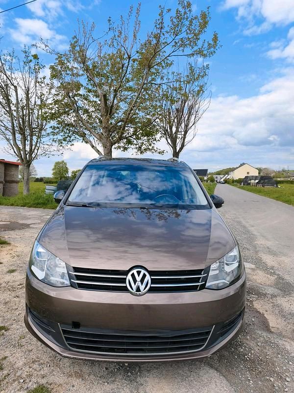 Gebraucht VW Sharan Trendline 140 PS (102 kW) 2012 Braun Van / Kleinbus