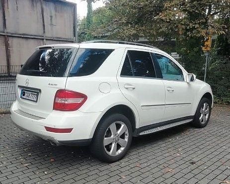 Weiß Gebraucht 2009 Mercedes ML350 SUV | 15.900 € - Bild 1/4