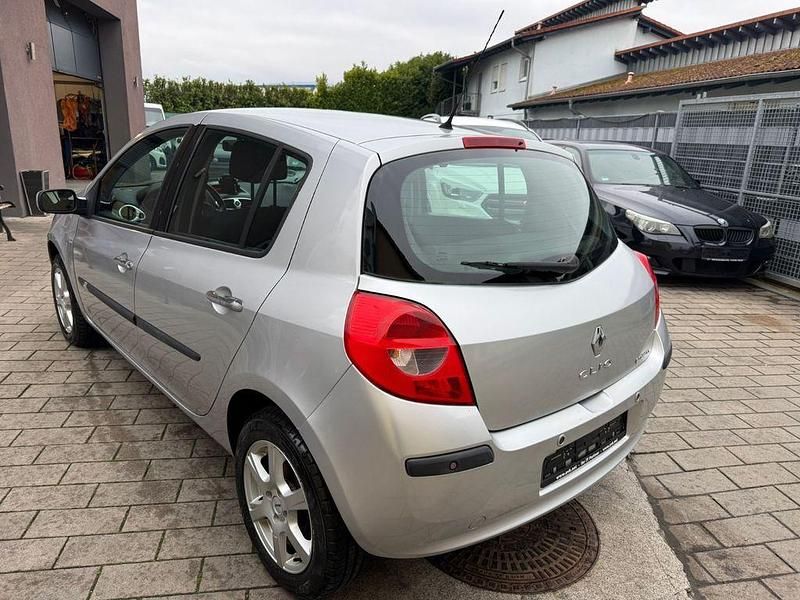 Gebraucht Renault Clio II 75 PS (55 kW) 2006 Silber Limousine