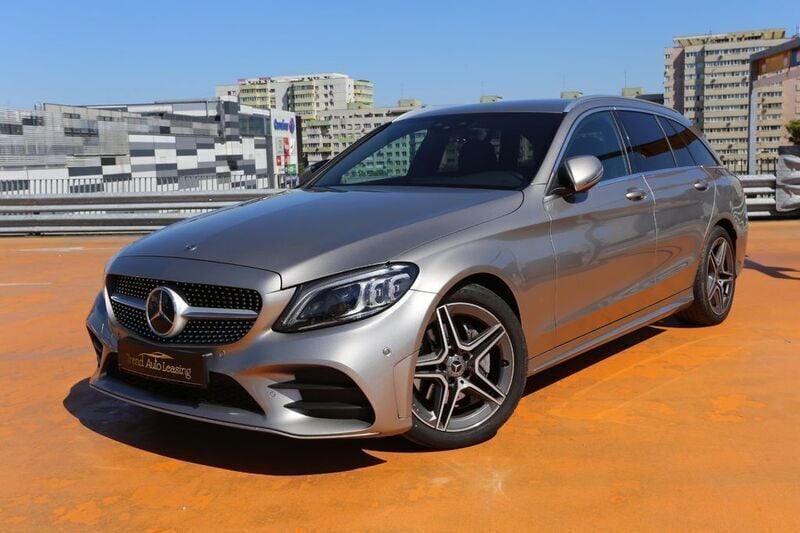 Grau Gebraucht 2019 Mercedes C200 AMG line Limousine | 19.900 € (Superpreis) - Bild 1/4