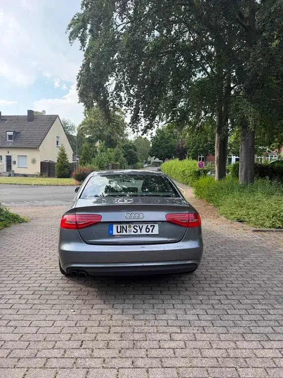 Gebraucht Audi A4 Ambition 120 PS (88 kW) 2012 Grau Limousine