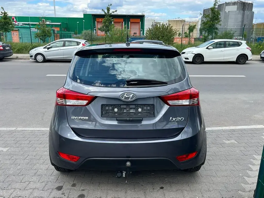 Gebraucht Hyundai ix20 Style 90 PS (66 kW) 2016 Grau Kleinwagen