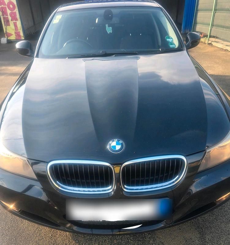 Schwarz Gebraucht 2009 BMW 318 Kombi | 3.450 € (Guter Preis) - Bild 1/4