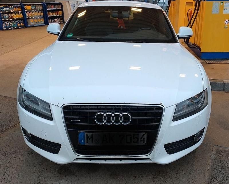 Weiß Gebraucht 2009 Audi A5 Design Coupé | 5.000 € (Guter Preis) - Bild 1/4