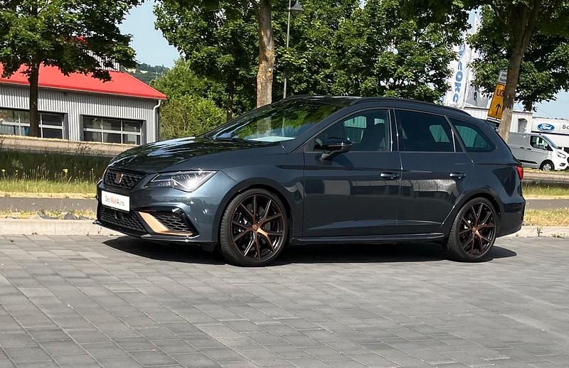 Grau Gebraucht 2020 Cupra Leon Kombi | 25.400 € (Fairer Preis) - Bild 1/4