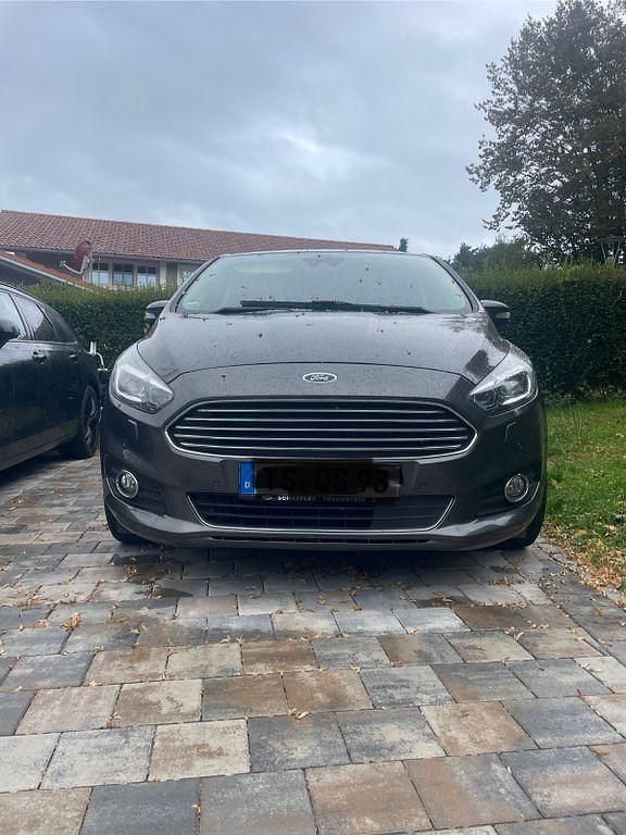 Grau Gebraucht 2017 Ford S-MAX Titanium Van / Kleinbus | 15.000 € (Superpreis) - Bild 1/4