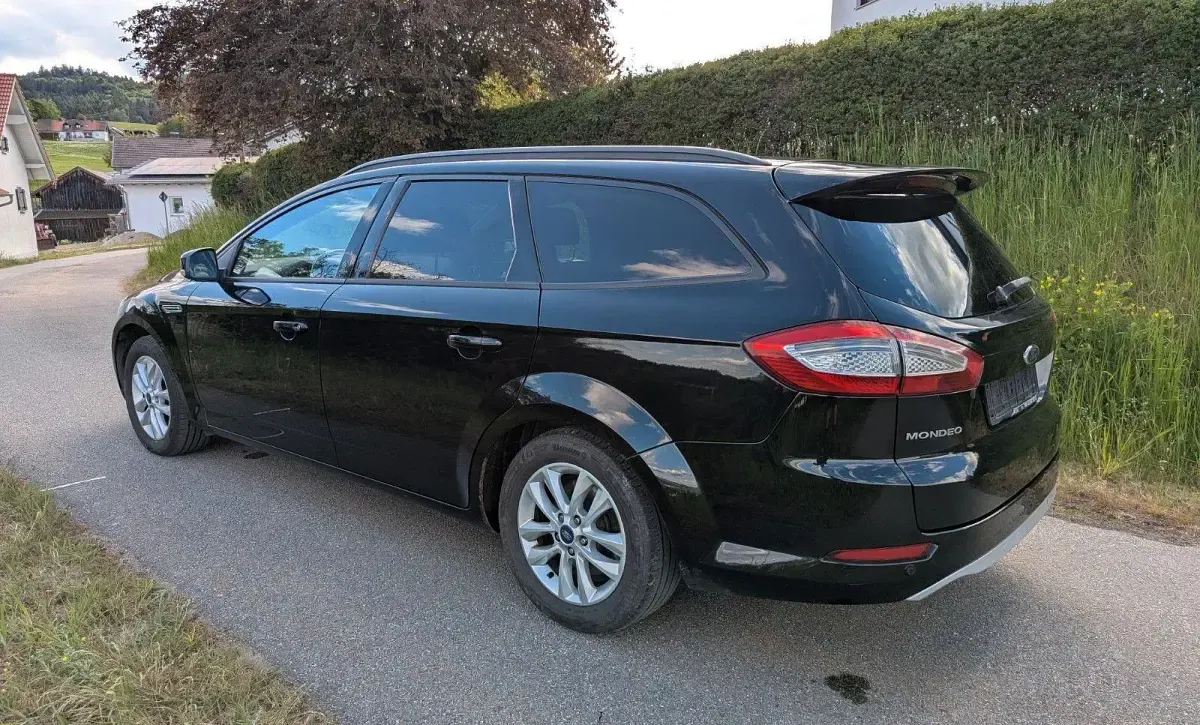 Gebraucht Ford Mondeo Champions Edition 140 PS (102 kW) 2012 Schwarz Kombi