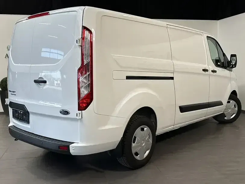 Second-hand Ford Transit Custom 170 CP (125 kW) 2023 Alb Monovolum