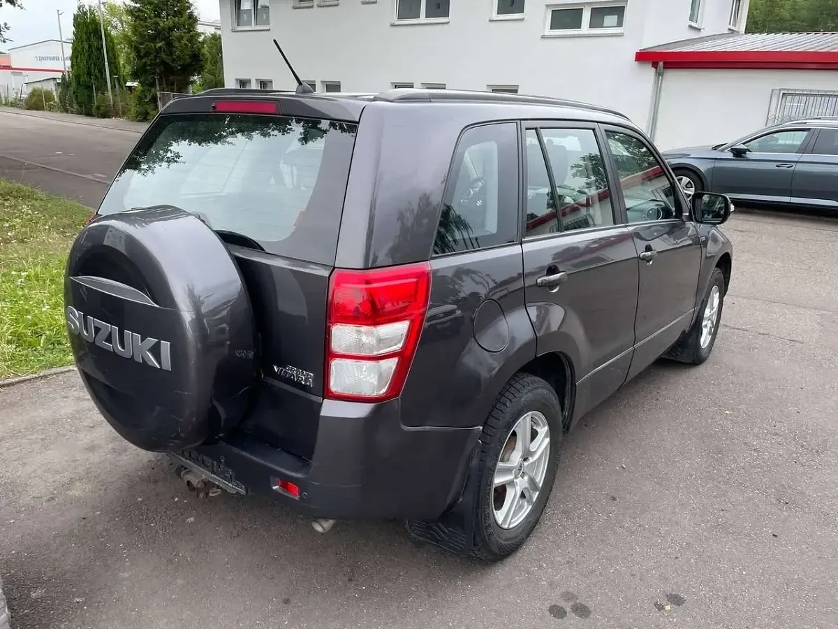 Gebraucht Suzuki Vitara 129 PS (94 kW) 2014 Grau SUV