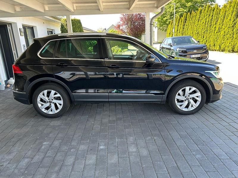 Gebraucht VW Tiguan Move 150 PS (110 kW) 2023 Schwarz SUV