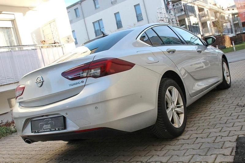Gebraucht Opel Insignia Dynamic 170 PS (125 kW) 2018 Silber Limousine