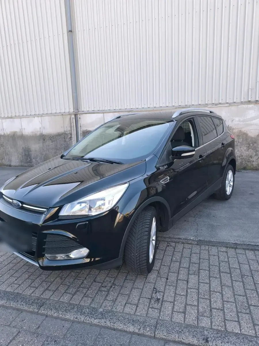 Second-hand Ford Kuga 120 CP (88 kW) 2015 Negru SUV