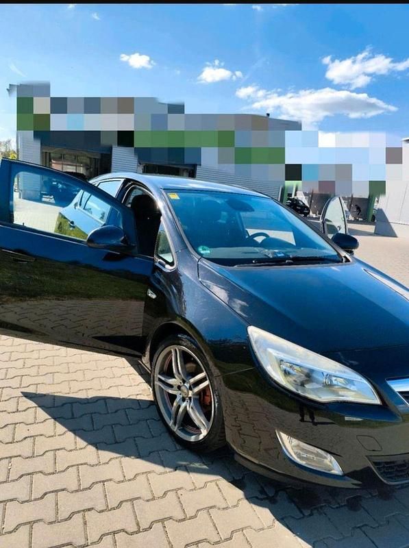 Gebraucht Opel Astra Edition 140 PS (102 kW) 2010 Schwarz Kombi
