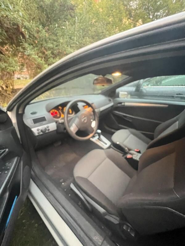 Grau Gebraucht 2005 Opel Astra GTC | 4.700 € - Bild 1/4