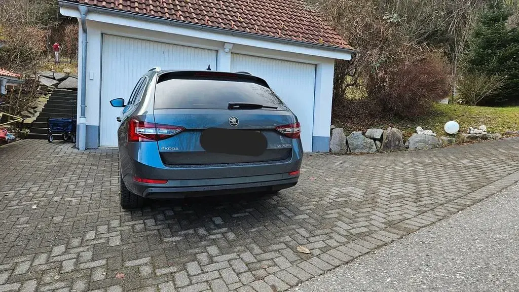 Gebraucht Skoda Superb Ambition 150 PS (110 kW) 2018 Schwarz Kombi