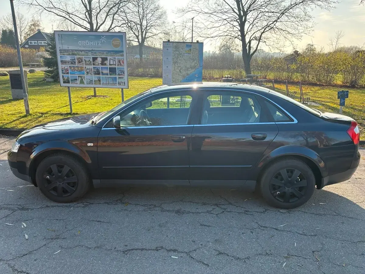 Gebraucht Audi A4 131 PS (96 kW) 2003 Blau Limousine