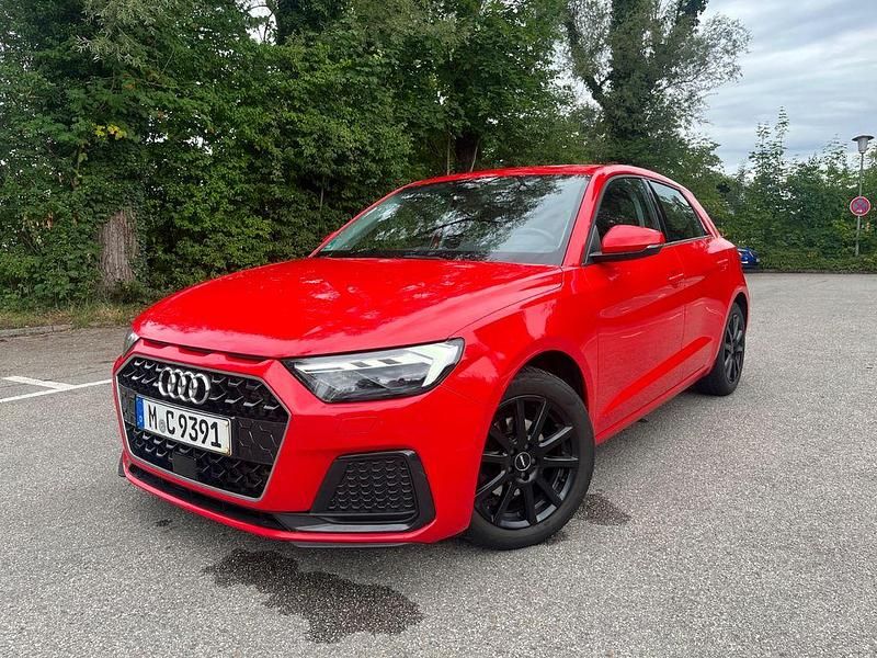 Rot Gebraucht 2019 Audi A1 Sportback Kleinwagen | 16.900 € (Etwas zu teuer) - Bild 1/4