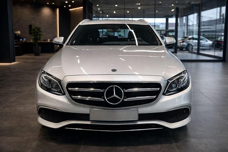 Gebraucht Mercedes E220 194 PS (142 kW) 2020 Silber Kombi