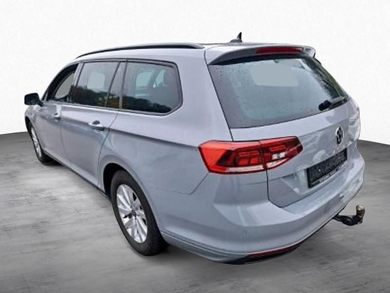 Gebraucht VW Passat 150 PS (110 kW) 2022 Grau Kombi