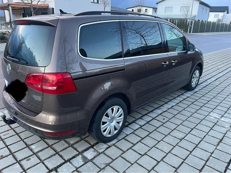 Gebraucht VW Sharan 140 PS (102 kW) 2013 Braun Van / Kleinbus