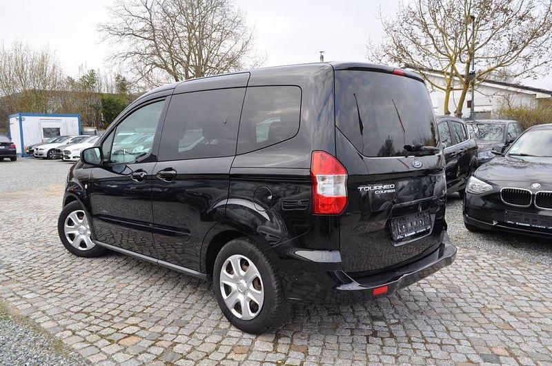 Gebraucht Ford Tourneo Courier Trend 101 PS (74 kW) 2016 Schwarz Van / Kleinbus