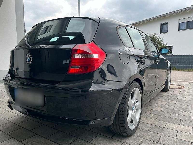 Gebraucht BMW 116 122 PS (89 kW) 2008 Schwarz Kleinwagen