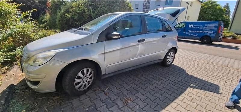 Grau Gebraucht 2005 Mercedes B170 Van / Kleinbus | 3.500 € (Guter Preis) - Bild 1/4