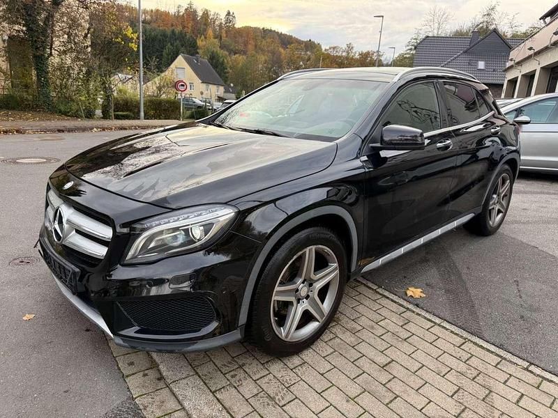 Nachtschwarz Gebraucht 2015 Mercedes GLA250 SUV | 16.999 € (Guter Preis) - Bild 1/4