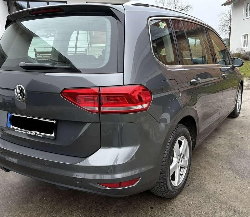 Gebraucht VW Touran Highline 150 PS (110 kW) 2017 Grau Van / Kleinbus