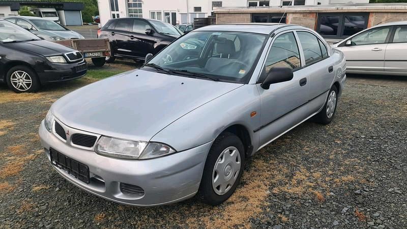 Silber Gebraucht 1998 Mitsubishi Carisma Limousine | 1.599 € (Fairer Preis) - Bild 1/4