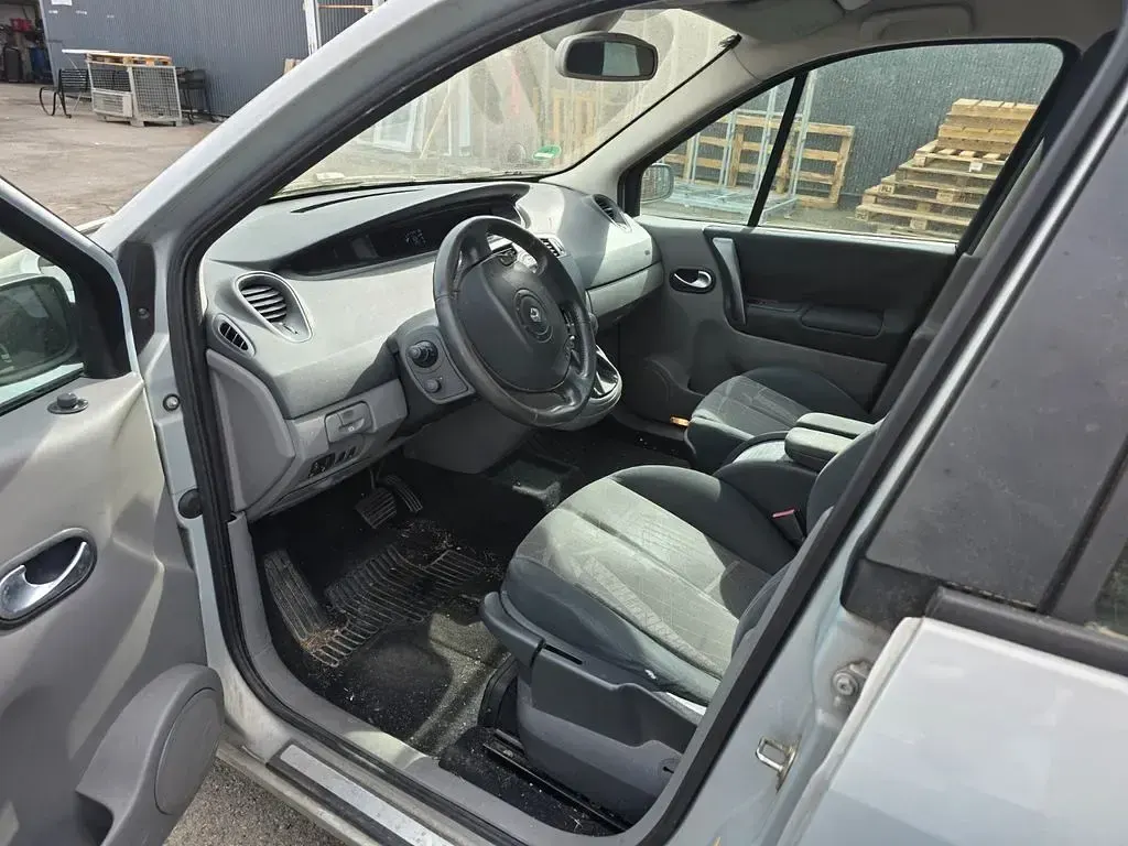 Gebraucht Renault Scénic II 135 PS (99 kW) 2004 Silber Van / Kleinbus