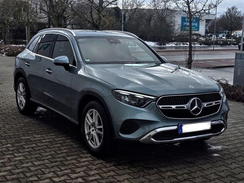 Gebraucht Mercedes GLC220 197 PS (144 kW) 2025 Silber SUV