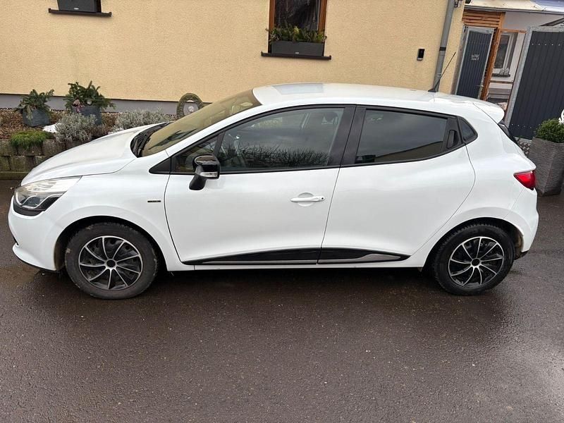 Gebraucht Renault Clio IV LIMITED 73 PS (53 kW) 2015 Weiß Kleinwagen