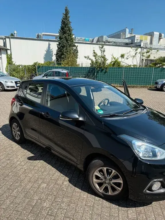 Gebraucht Hyundai i10 67 PS (49 kW) 2017 Schwarz Kleinwagen