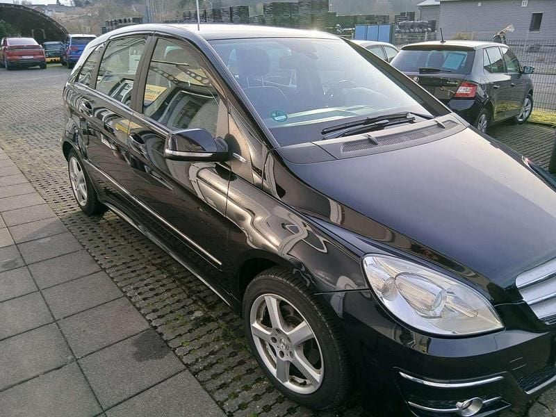 Gebraucht Mercedes B180 116 PS (85 kW) 2009 Schwarz Van / Kleinbus
