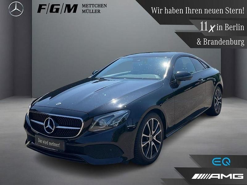 Obsidianschwarz metalliclack Gebraucht 2020 Mercedes E220 Avantgarde Coupé | 36.670 € (Fairer Preis) - Bild 1/4