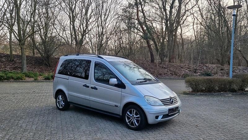 Gebraucht Mercedes Vaneo 125 PS (91 kW) 2004 Silber Van / Kleinbus