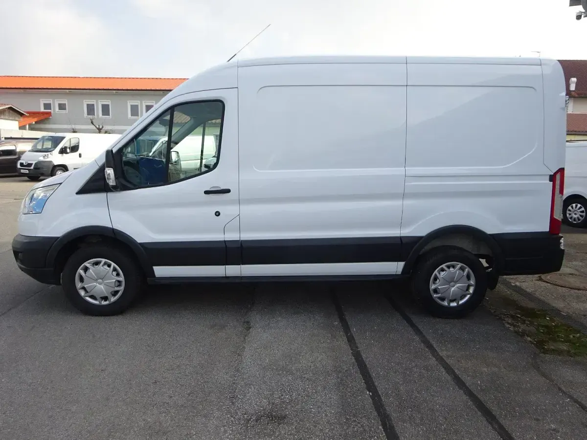 Gebraucht Ford Transit Trend 131 PS (96 kW) 2017 Frostweiß Van / Kleinbus