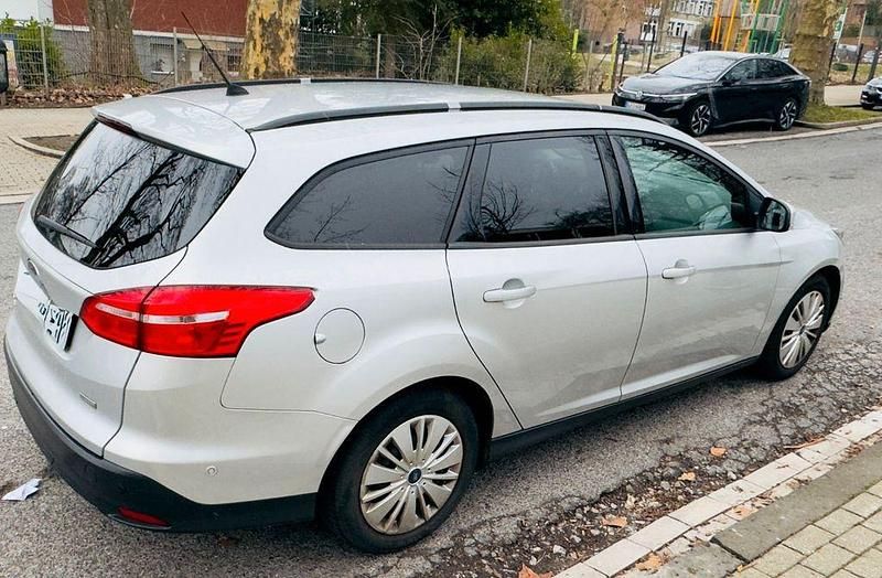 Gebraucht Ford Focus Cool & Connect 125 PS (91 kW) 2017 Silber Limousine