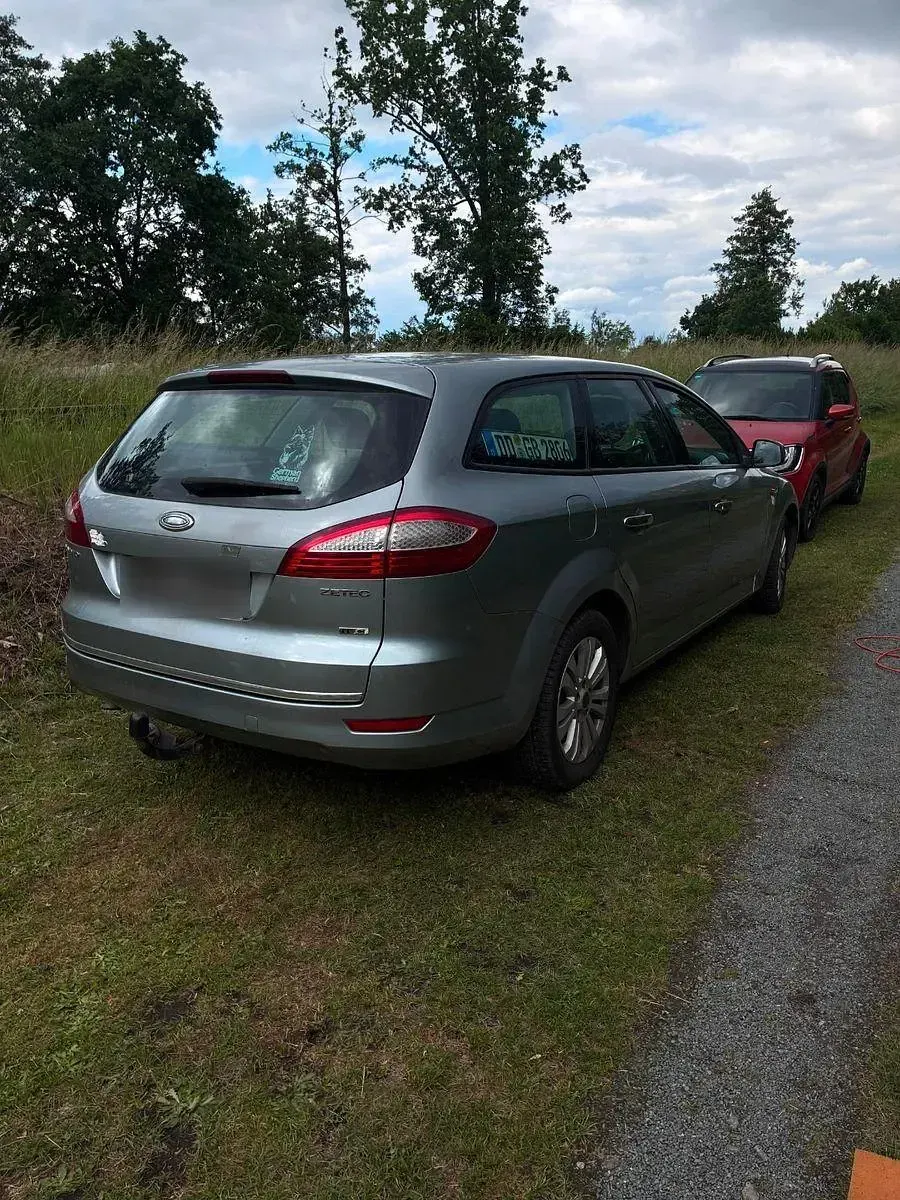 Gebraucht Ford Mondeo Ambiente 122 PS (89 kW) 2009 Silber Kombi