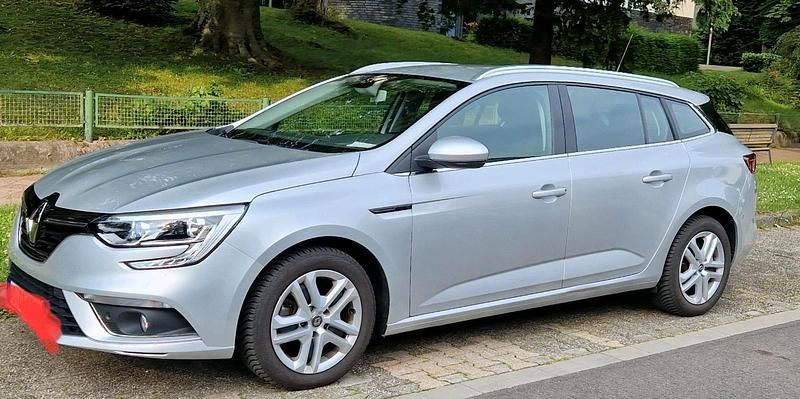 Silber Gebraucht 2020 Renault Mégane GrandTour Business Kombi | 15.250 € (Guter Preis) - Bild 1/4