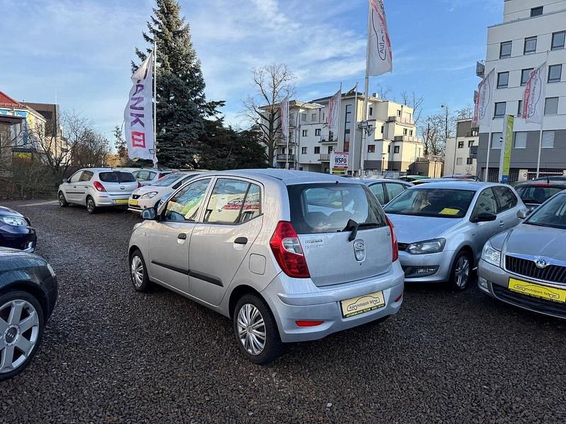 Gebraucht Hyundai i10 Edition 69 PS (50 kW) 2013 Silber Kleinwagen
