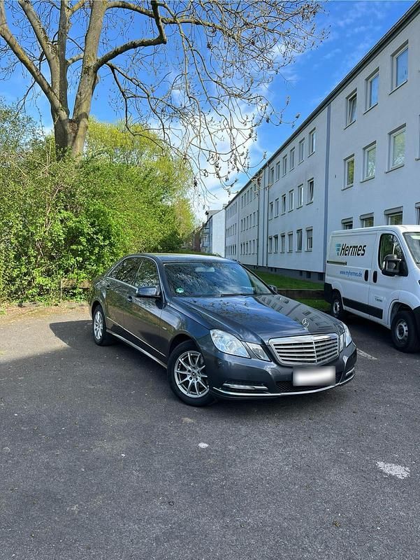 Gebraucht Mercedes E220 170 PS (125 kW) 2012 Grau Limousine