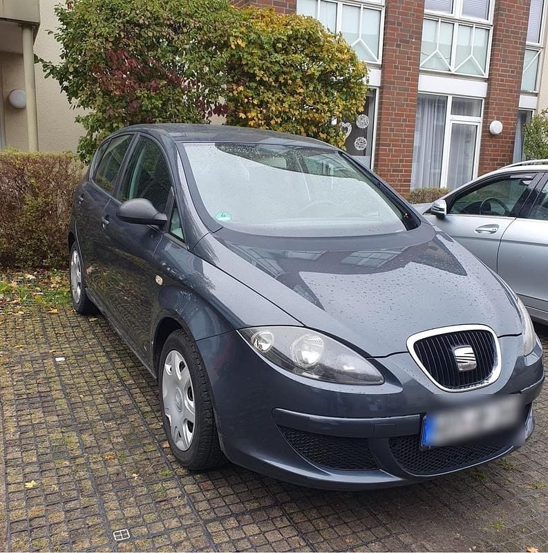 Grau Gebraucht 2008 Seat Altea Van / Kleinbus | 2.600 € - Bild 1/4