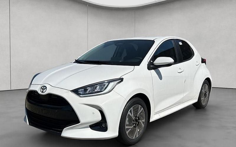 Weiß Neu 2025 Toyota Yaris Hybrid Limousine | 23.990 € (Guter Preis) - Bild 1/4