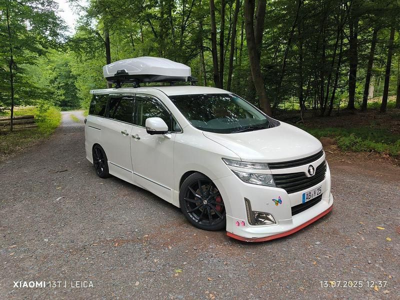 Weiß Gebraucht 2012 Nissan Elgrand Van / Kleinbus | 19.999 € - Bild 1/4