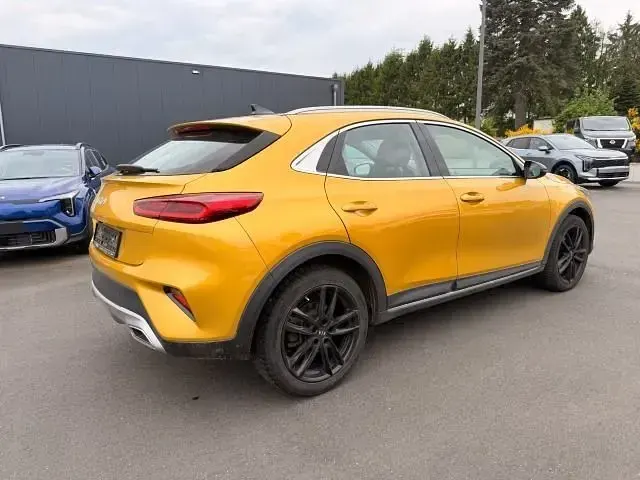 Gebraucht Kia Ceed Spirit 160 PS (117 kW) 2022 Gelb Kleinwagen