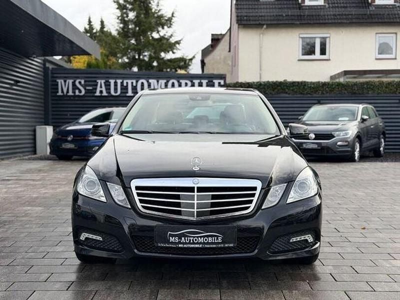 Gebraucht Mercedes E250 Avantgarde 204 PS (150 kW) 2010 Schwarz Limousine