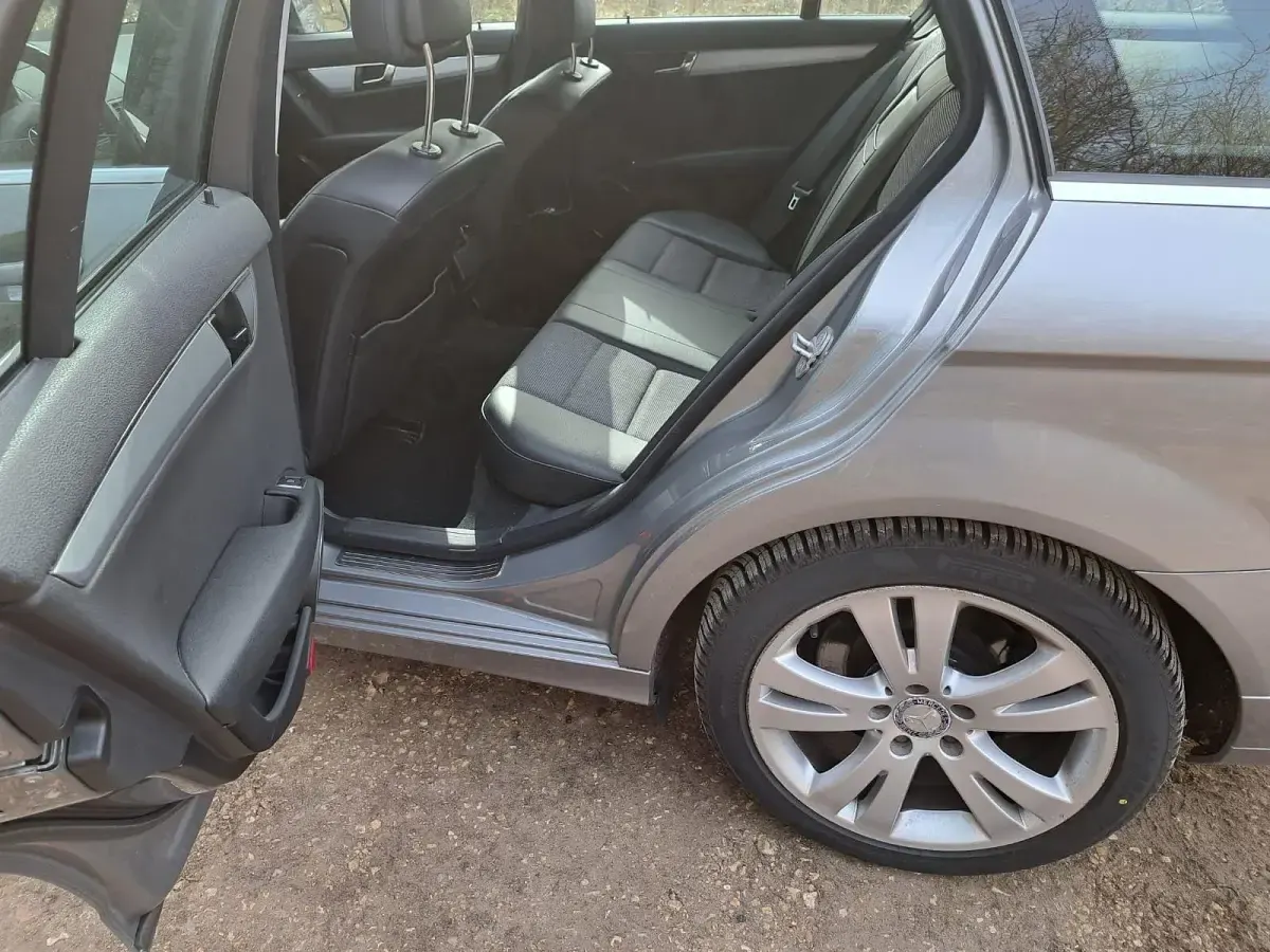 Second-hand Mercedes C200 184 CP (135 kW) 2011 Argintiu Break